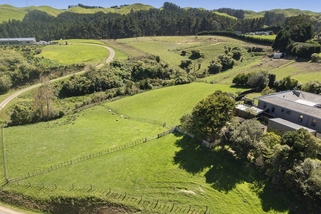 30 Takarau Gorge Road, Ohariu, Wellington - Carousel 2