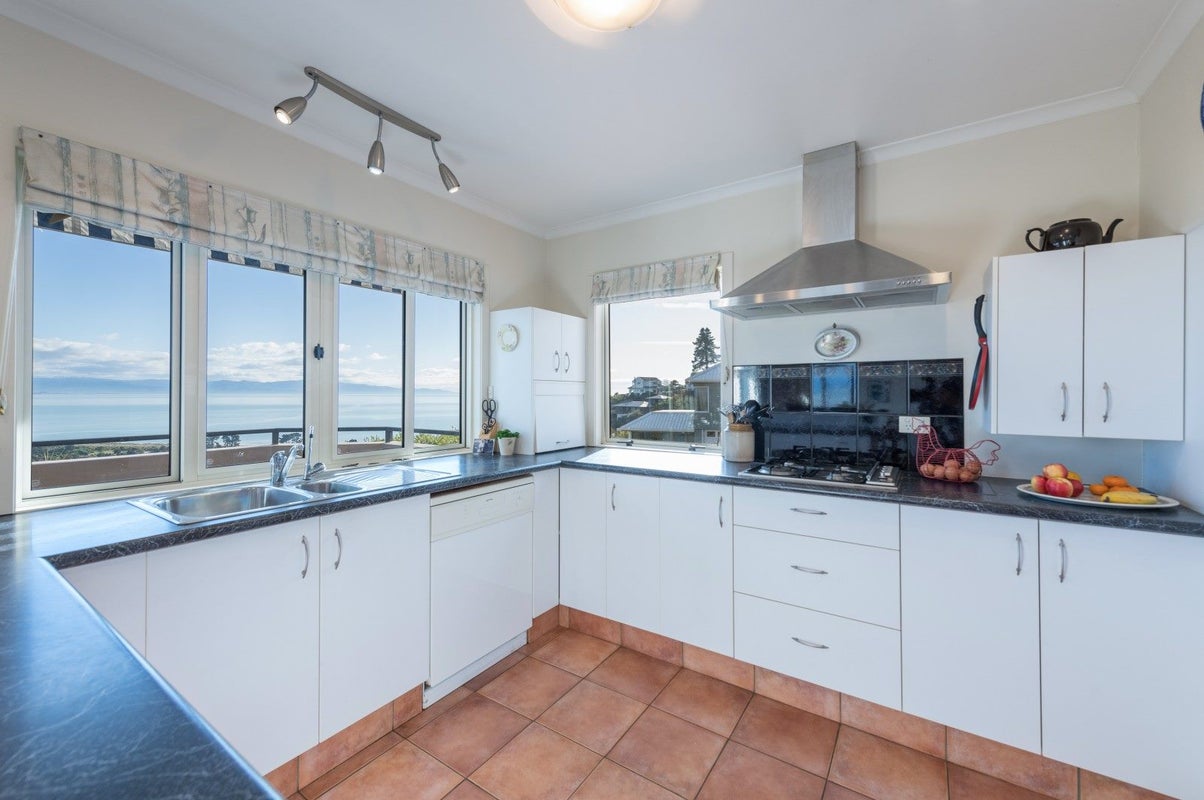 30 Orakei Street, Tahunanui, Nelson - Carousel 2