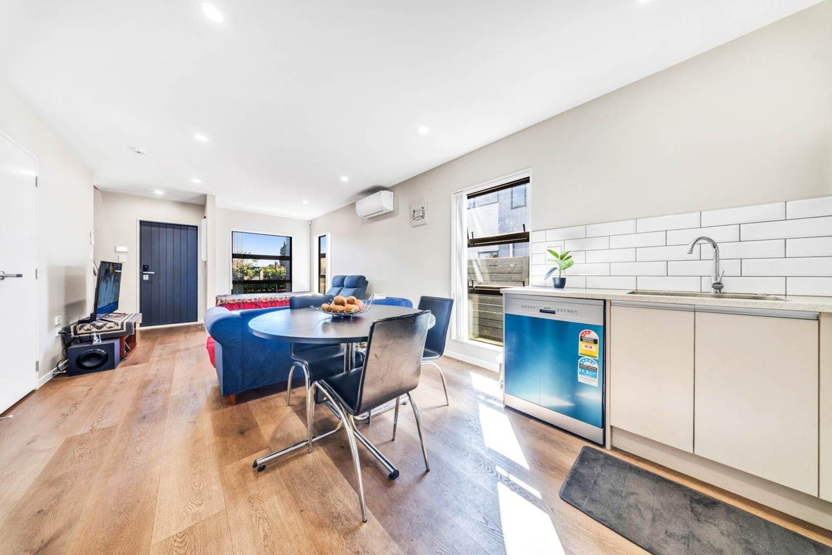 2/43 Clevedon Road, Papakura, Papakura, Auckland - Carousel 2