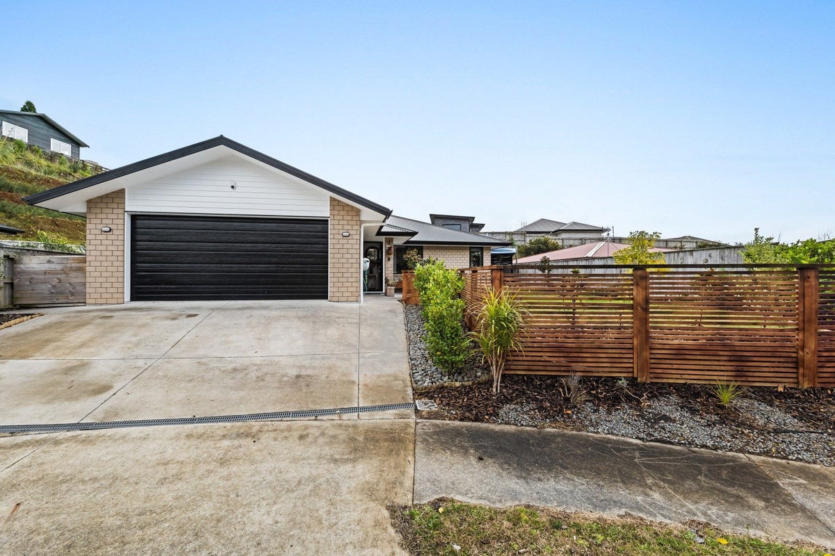 11 Frederick Place, Whalers Gate, New Plymouth - Carousel 2