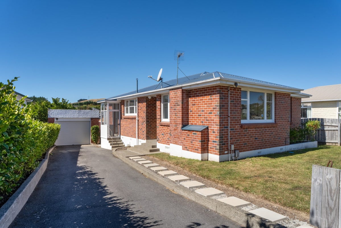 32 Bracken Road, Paparangi, Wellington - Carousel 1