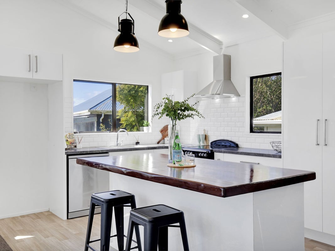 6 Moki Street, Titahi Bay, Porirua - Carousel 2