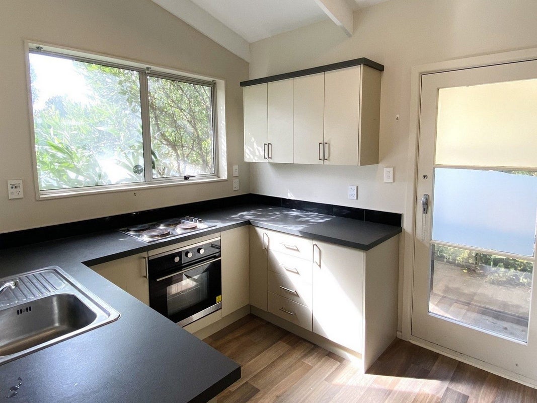 1/16A Colenso Street, Sumner, Christchurch - Carousel 2