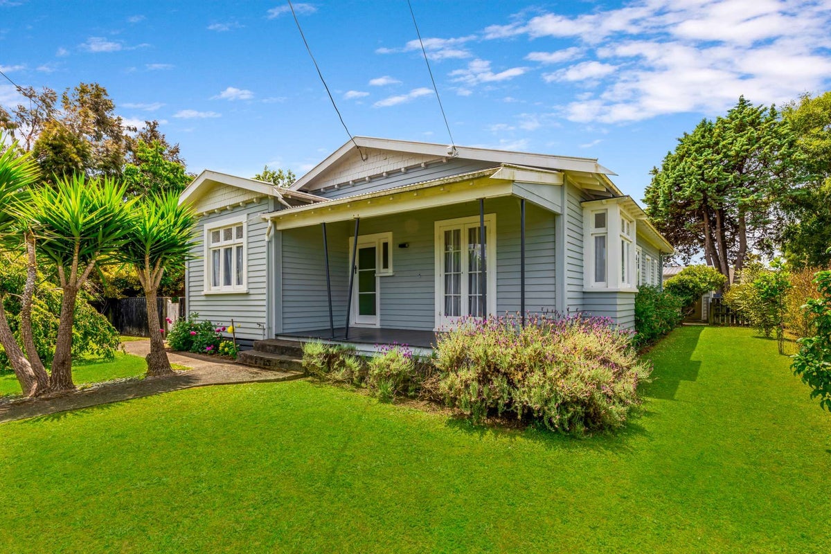 76 Raine Street, Whanganui East, Whanganui - Carousel 2