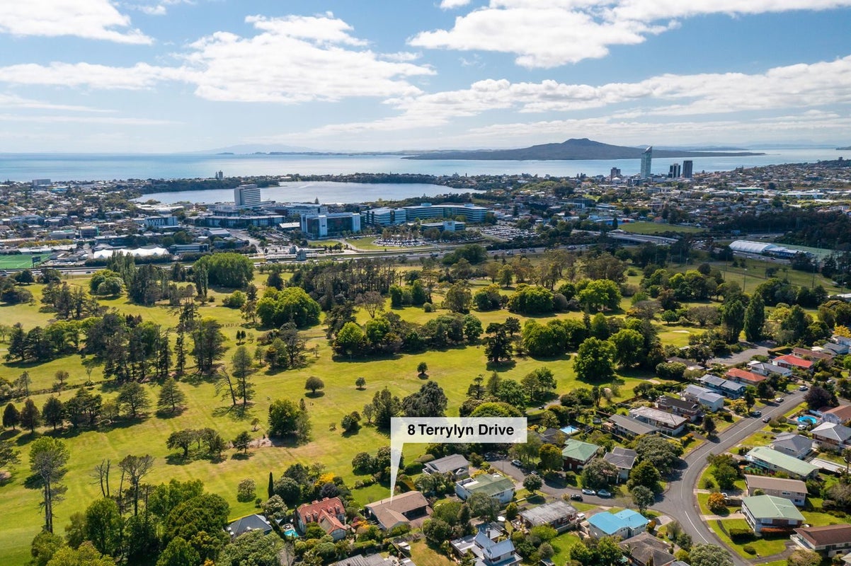 8 Terrylyn Drive, Hillcrest, Auckland - Carousel 36
