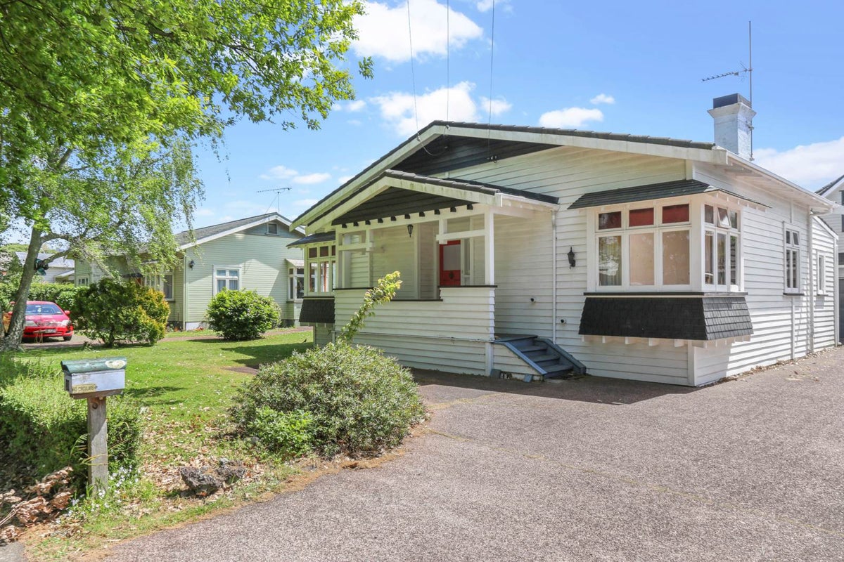 15 Oak Street, Royal Oak, Auckland - Carousel 1