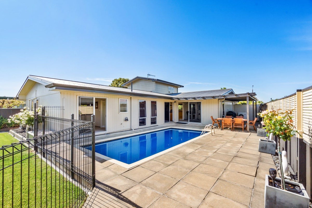 20 Roskilda Crescent, Taradale, Napier - Carousel 1