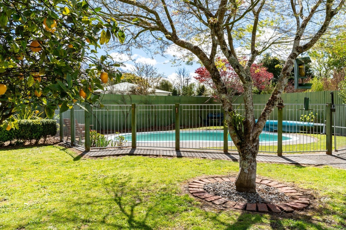 9 Armstrong Avenue, Carterton - Carousel 2