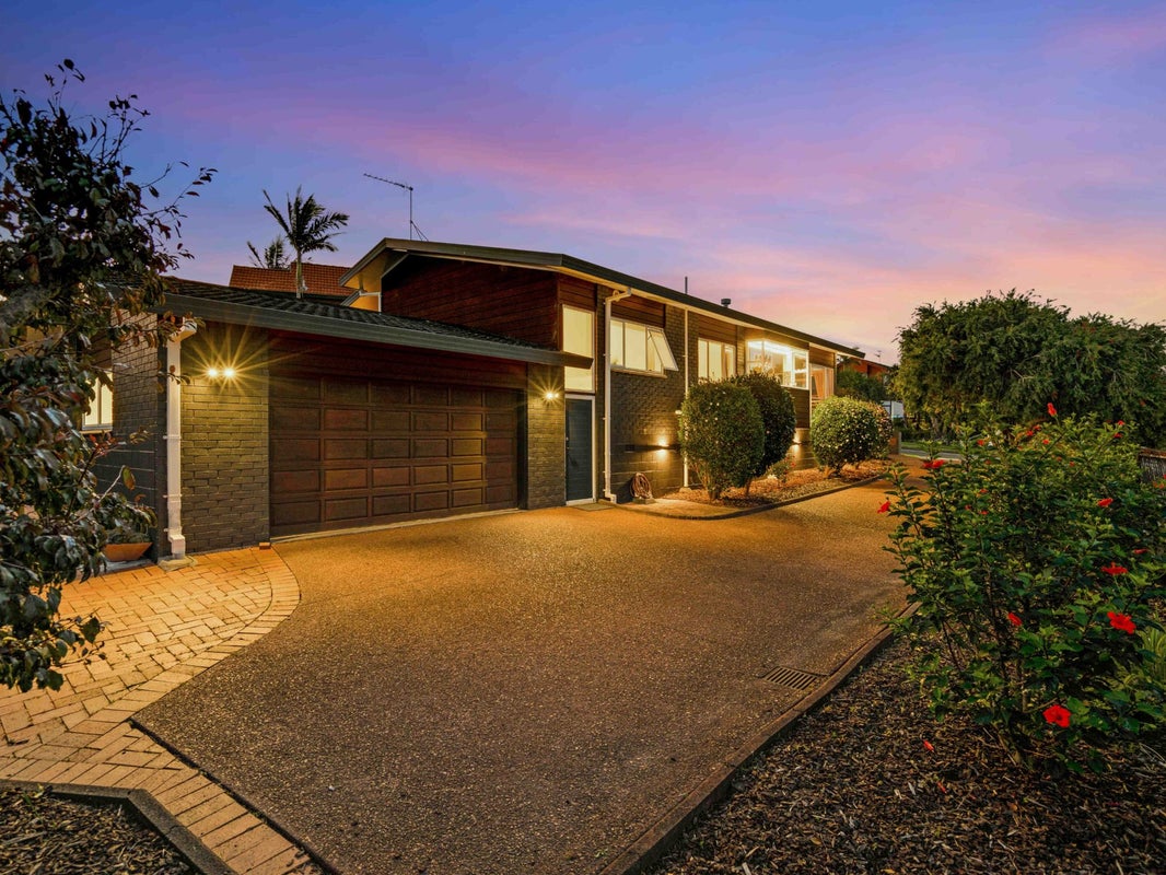 19 Westpark Drive, West Harbour, Auckland - Carousel 1