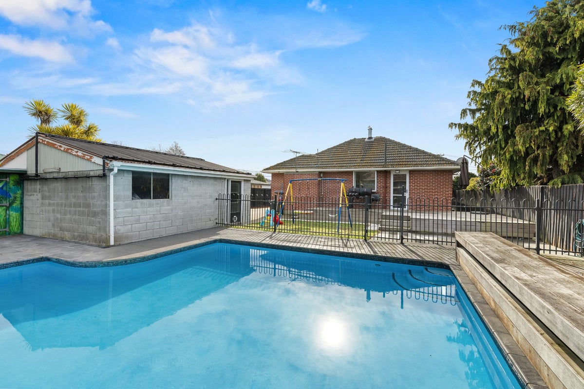 4 Erin Crescent, Mairehau, Christchurch - Carousel 2