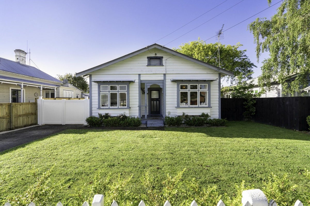 76 Cook Street, Hamilton East, Hamilton - Carousel 1