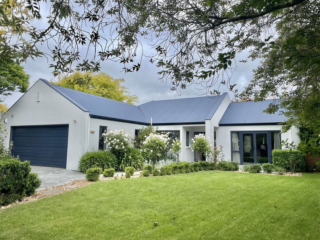 9 Gwen Place, Redwood, Christchurch - Carousel 1