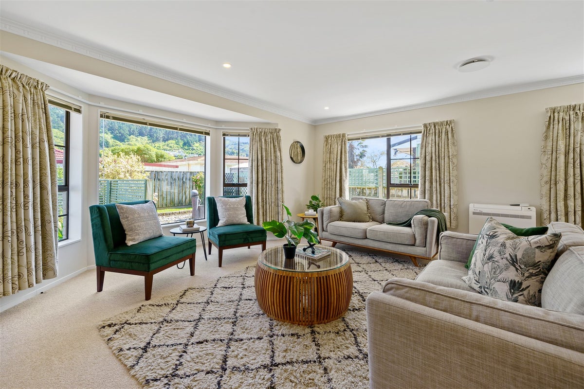 38A Beauchamp Street, Tawa, Wellington - Carousel 2