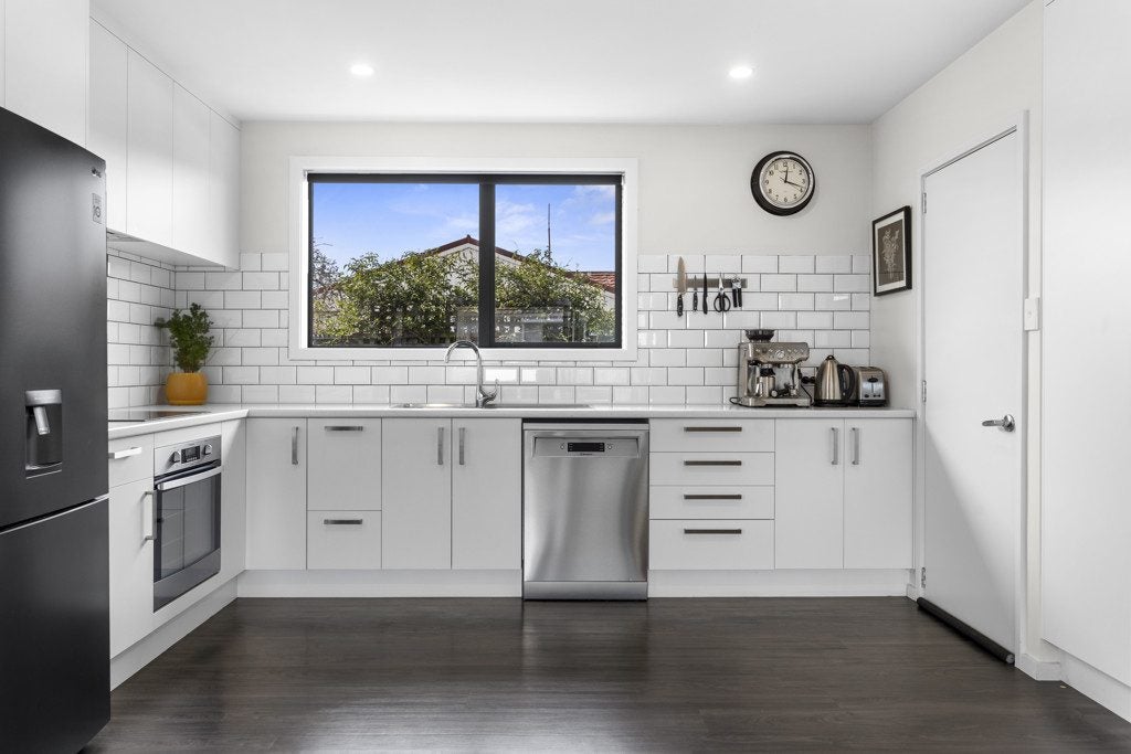 7 Beeston Place, Redwood, Christchurch - Carousel 2