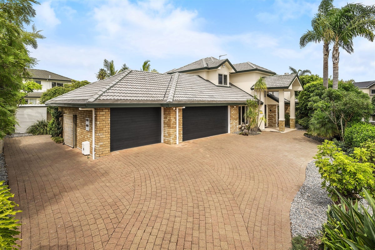 9 Napa Court, Shamrock Park, Auckland - Carousel 2