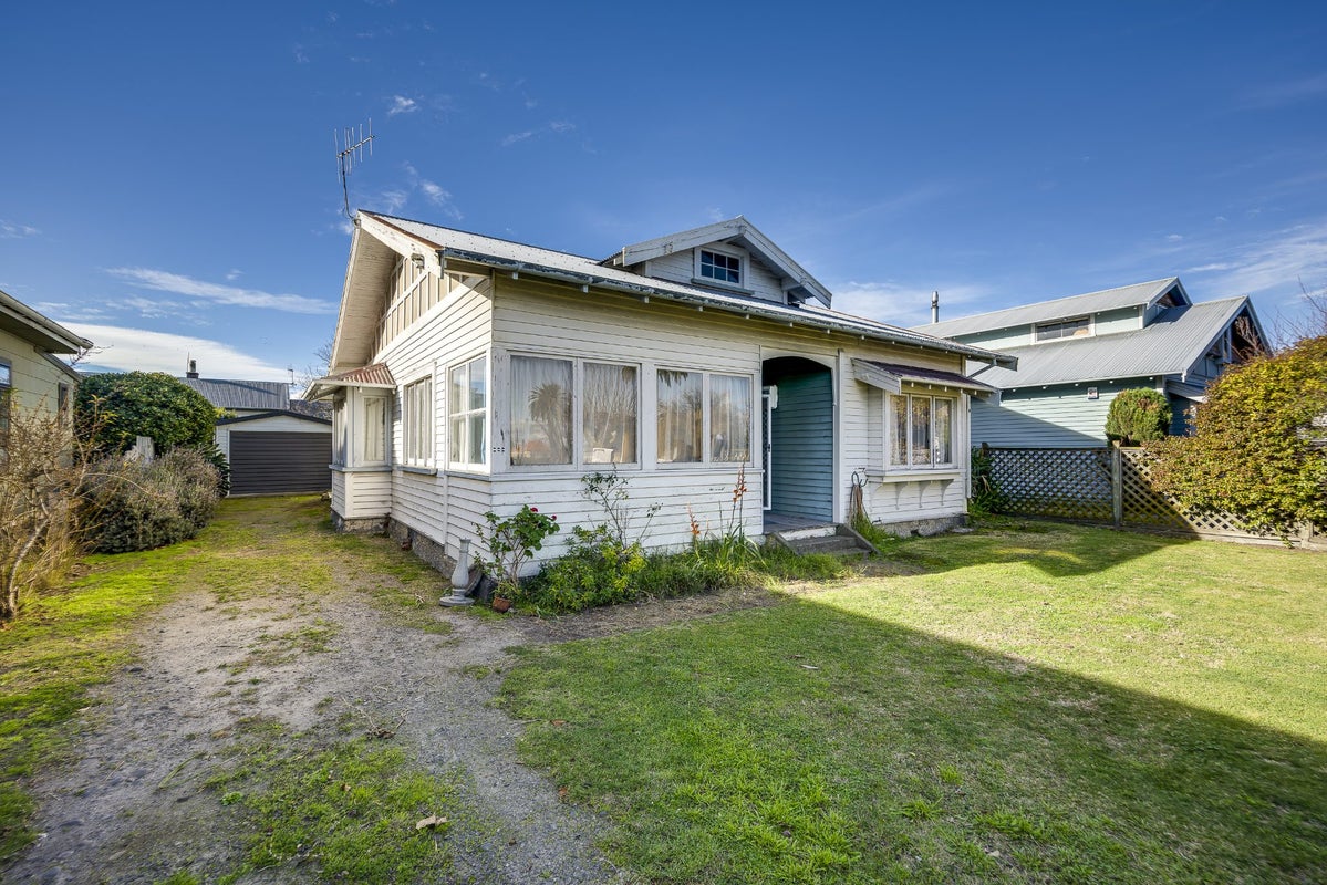 135 Georges Drive, Napier South, Napier - Carousel 1