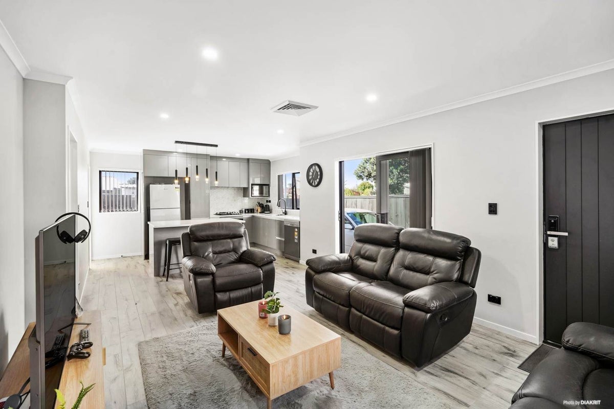 211B Finlayson Avenue, Clendon Park, Auckland - Carousel 2