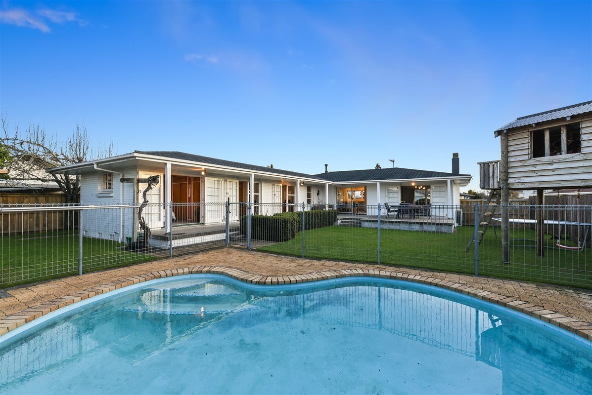 15 Seamer Place, St Andrews, Hamilton - Carousel 1