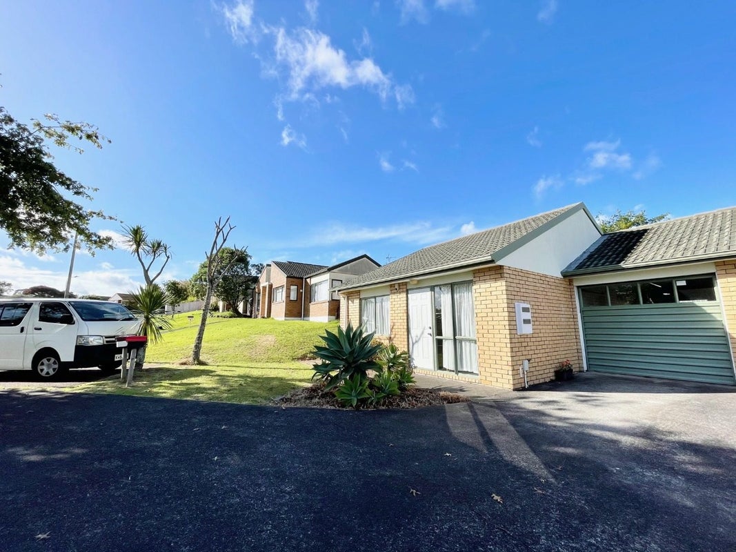 1/12 Blueridge Close, Sunnyvale, Auckland - Carousel 2