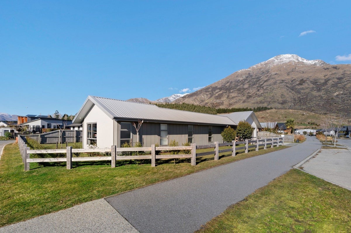 1 Risinghurst Terrace, Lower Shotover, Queenstown - Carousel 2