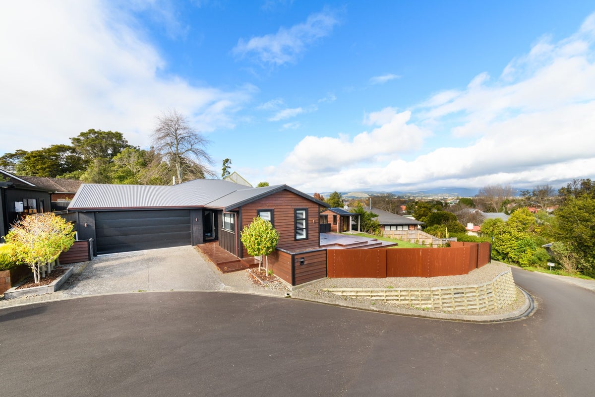 2 Waimarama Court, Roslyn, Palmerston North - Carousel 32