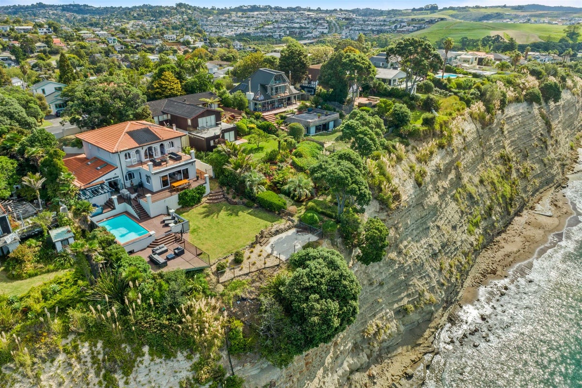 10 Cliff Road, Torbay, Auckland - Carousel 1