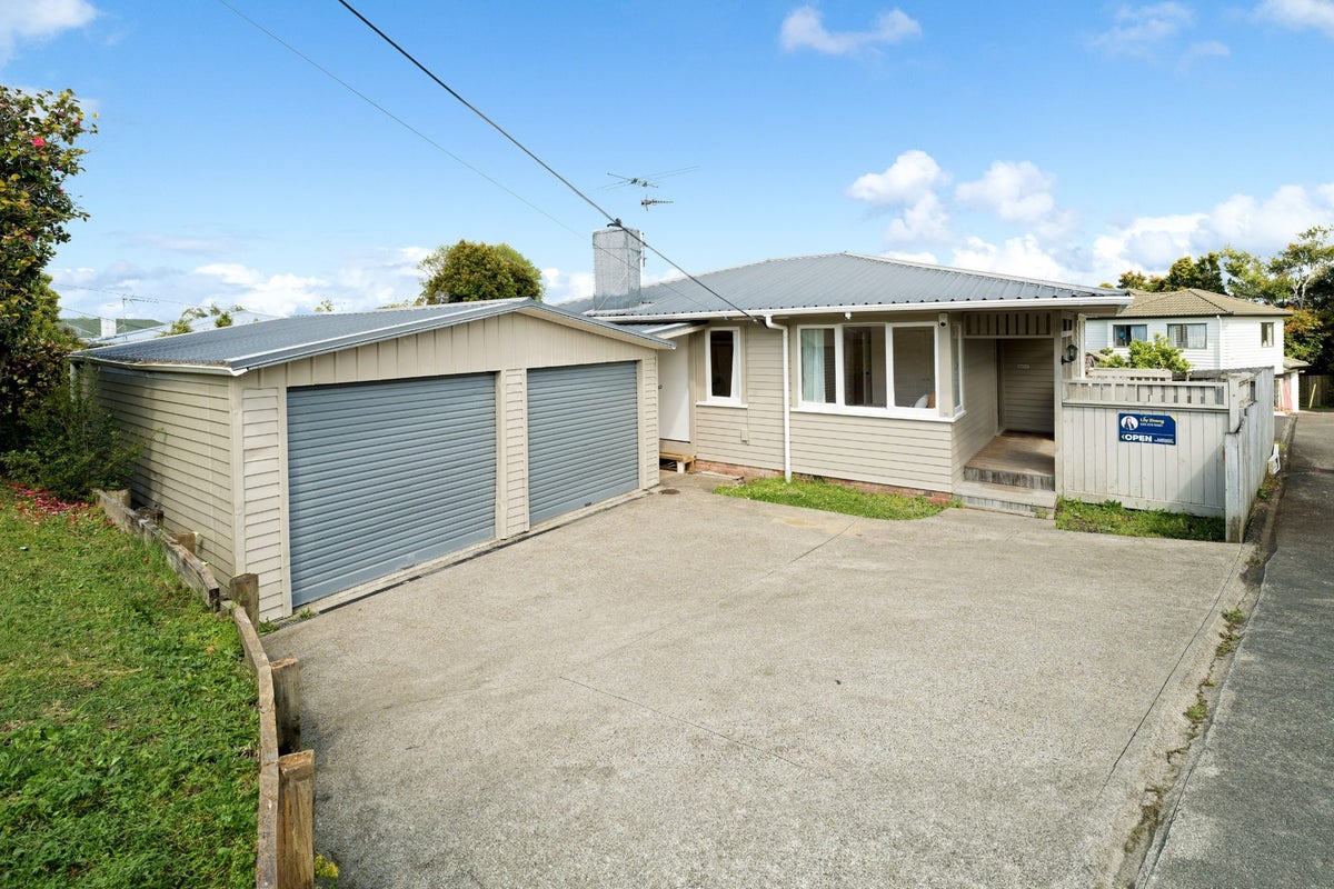 38 Lyttelton Avenue, Forrest Hill, Auckland - Carousel 1