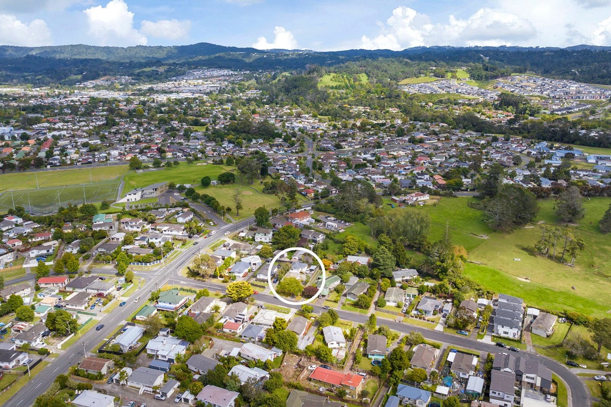 7 Scarlet Drive, Ranui, Auckland - Carousel 1