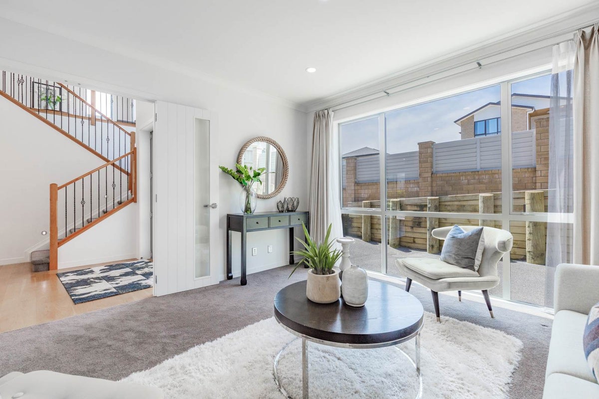 99 Medallion Drive, Oteha, Auckland - Carousel 2