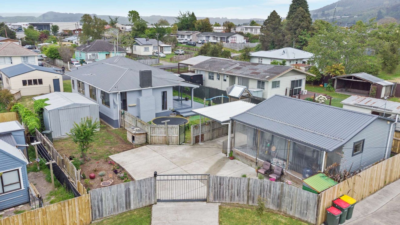 8 Murray Road, Fairy Springs, Rotorua - Carousel 2