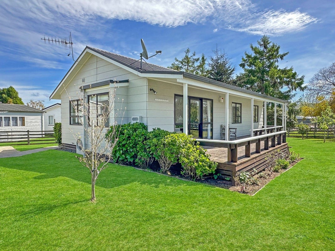 10 Antonia Place, Kinloch, Taupo - Carousel 1