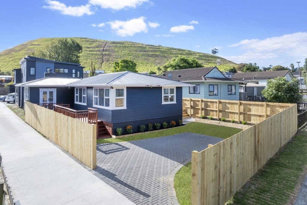 84 Mountain Road, Māngere Bridge, Auckland - Carousel 1