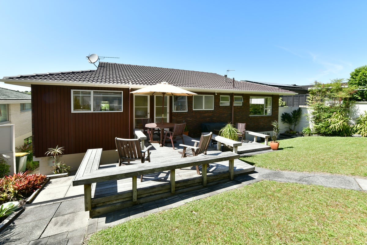 44 Ravenwood Drive, Forrest Hill, Auckland - Carousel 1