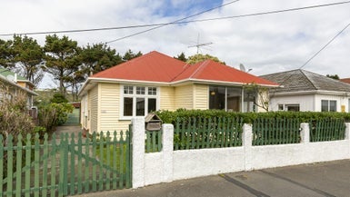 414 Broadway, Miramar, Wellington - Carousel 1