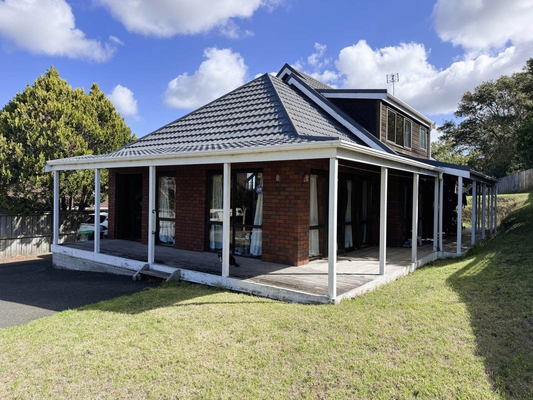 16 Mark Edward Drive, Half Moon Bay, Auckland - Carousel 1