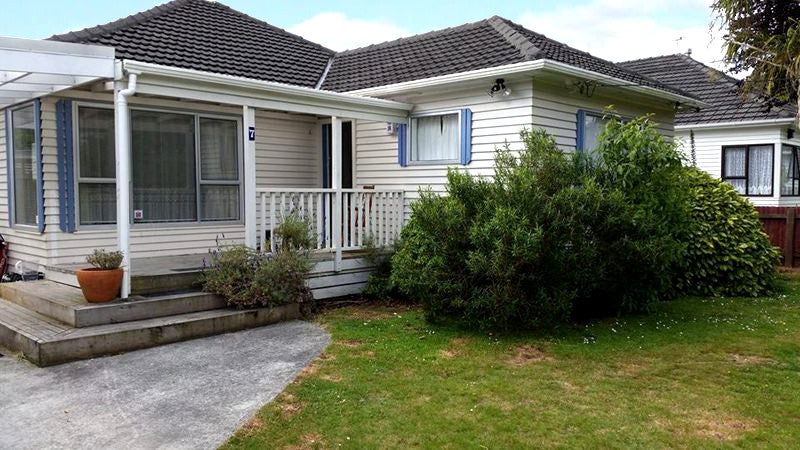7 Poole Crescent, Wainuiomata, Lower Hutt - Carousel 1