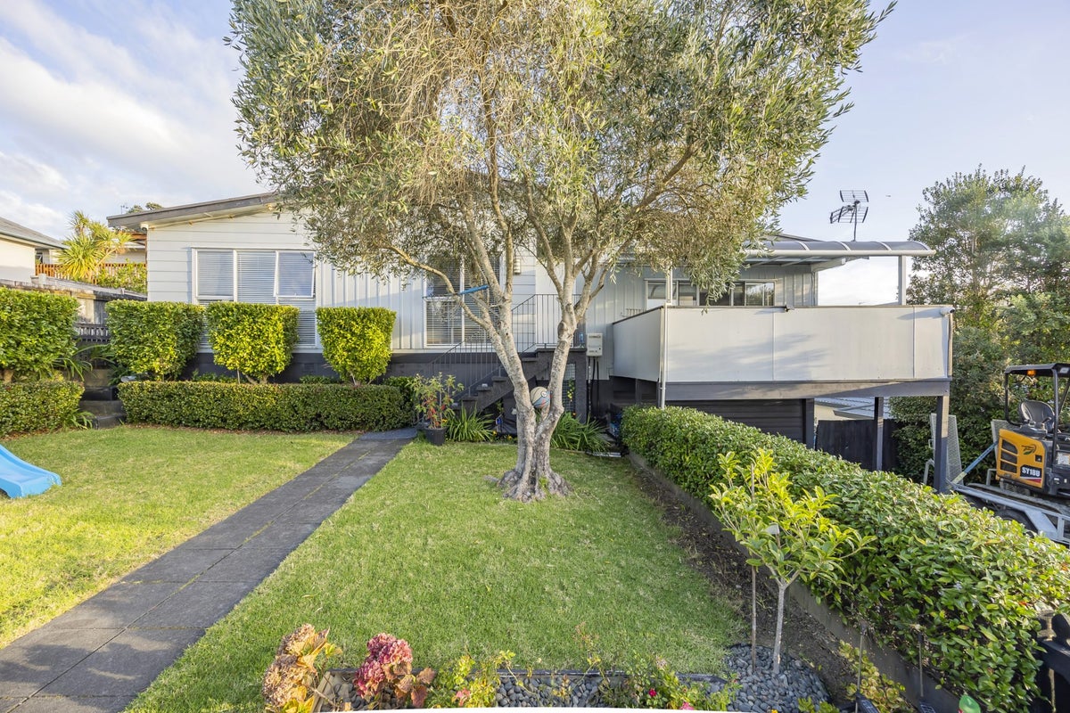 26 Gibraltar Street, Howick, Auckland - Carousel 1