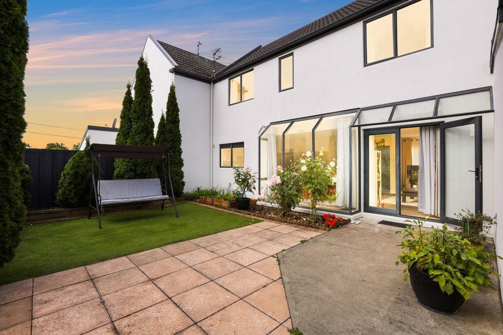 2/44 London Street, Richmond, Christchurch - Carousel 1