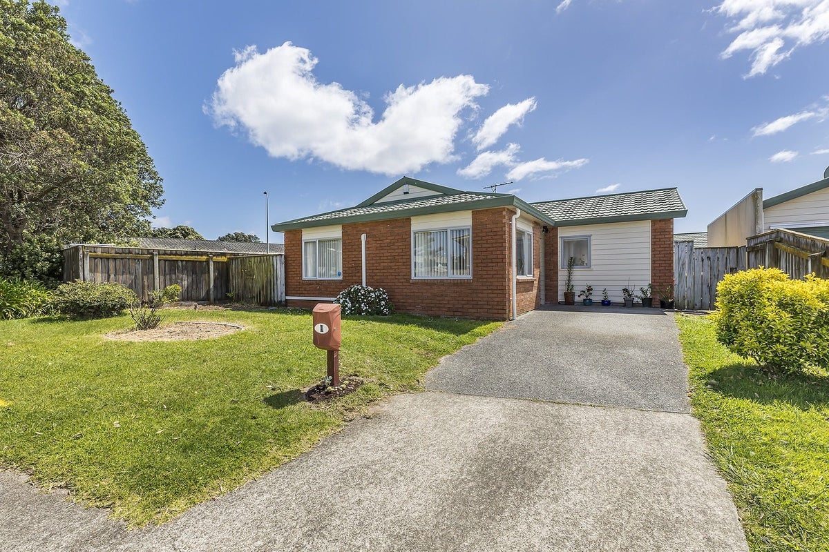 1 Pohutukawa Grove, Titahi Bay, Porirua - Carousel 1