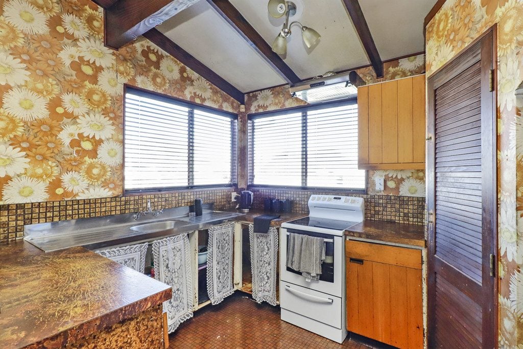 18 Cortes Crescent, Flaxmere, Hastings - Carousel 2