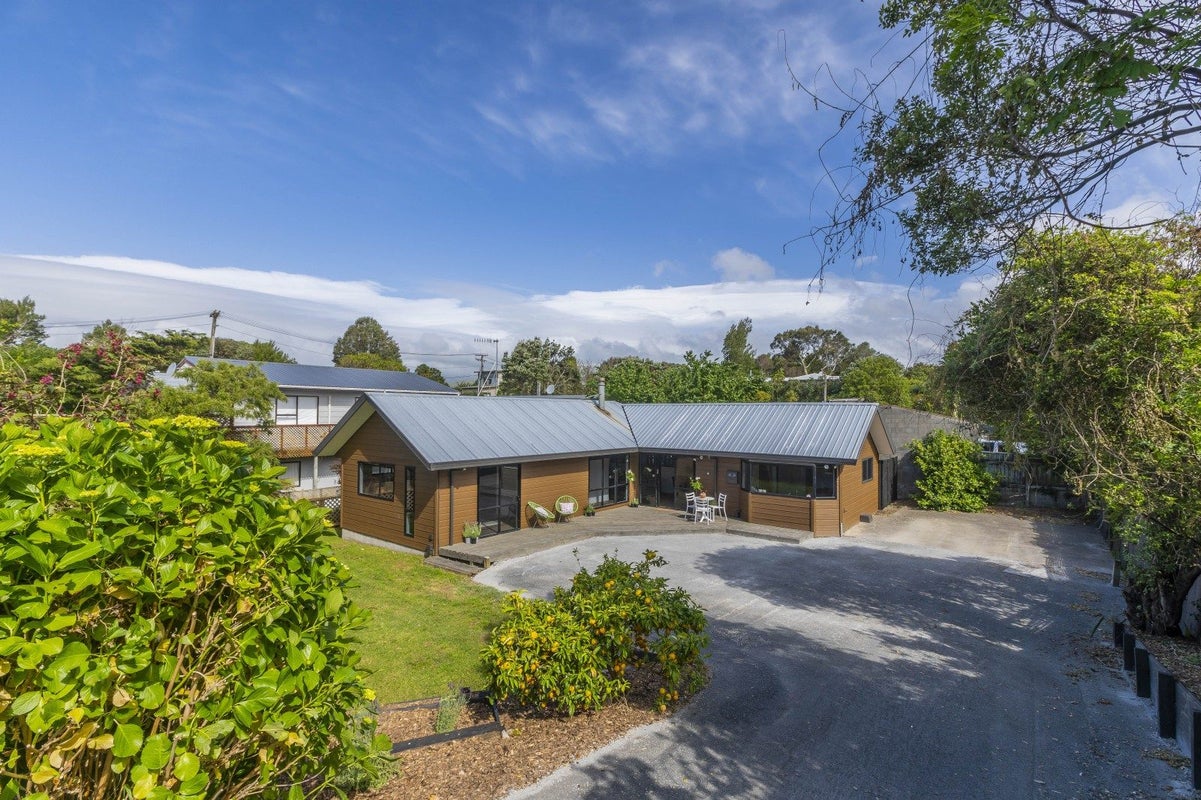18 Makora Road, Otaihanga, Paraparaumu - Carousel 1