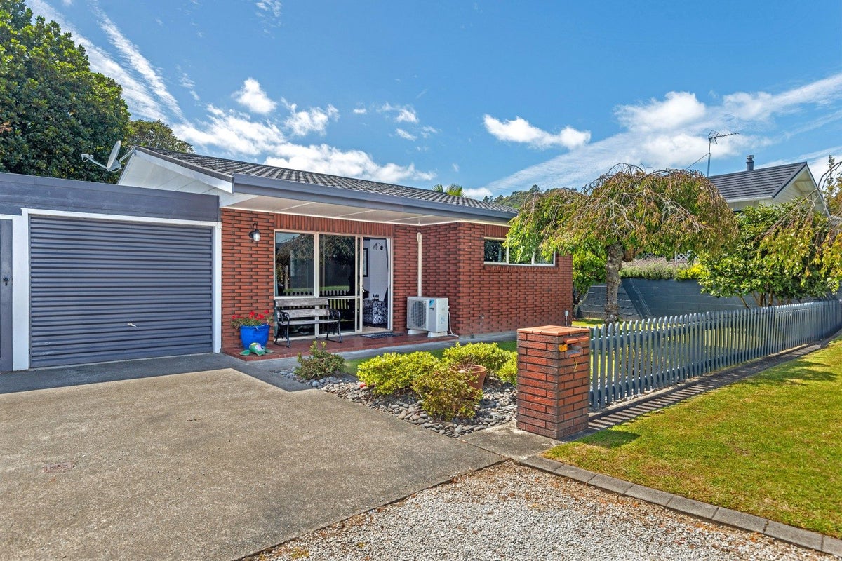 2 Kingsley Street, Whataupoko, Gisborne - Carousel 1