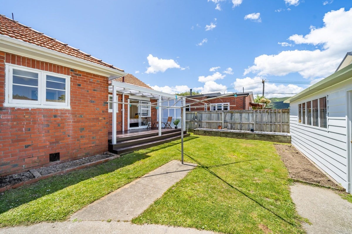 2/24 Mahoe Street, Hutt Central, Lower Hutt - Carousel 15
