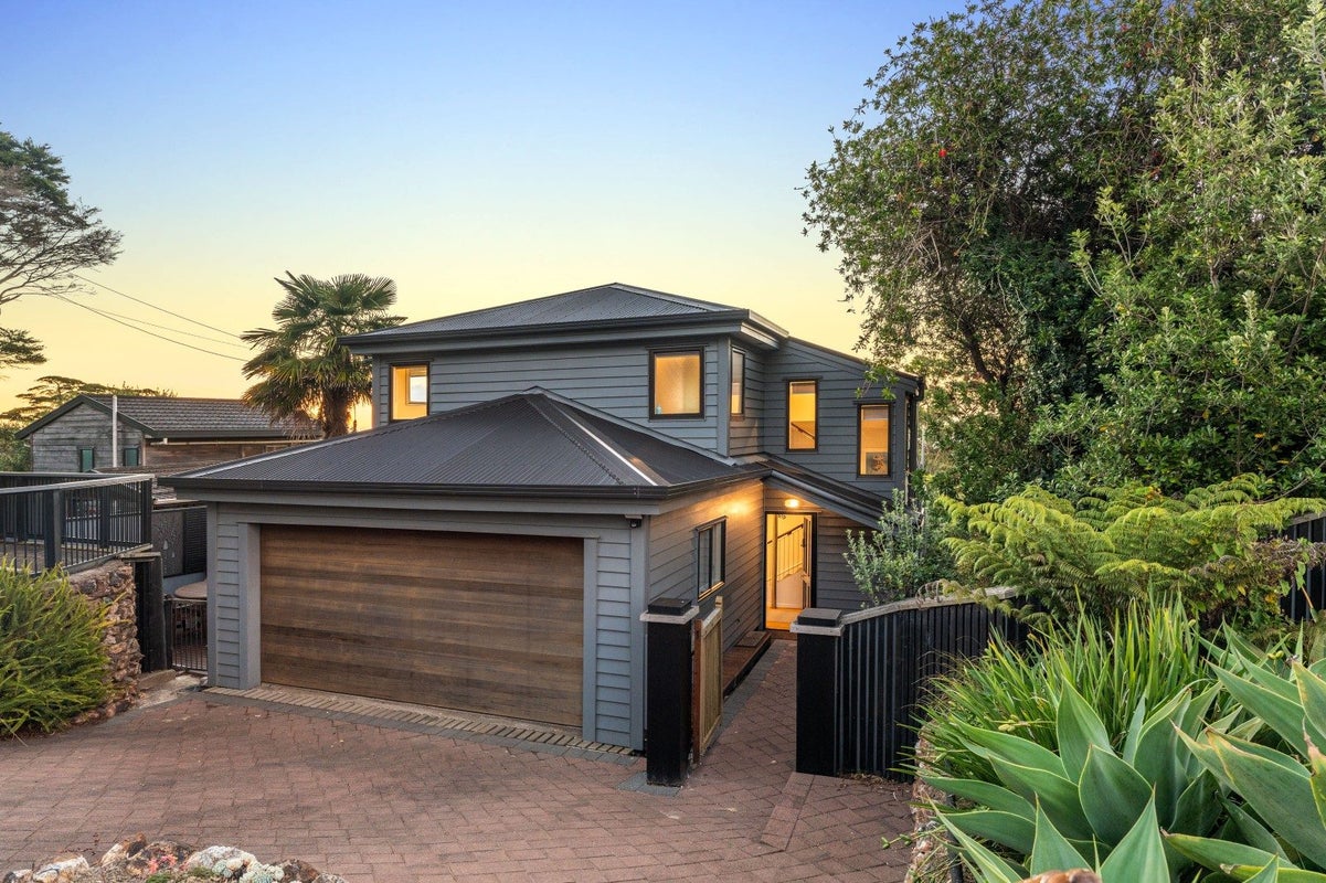 36 Hauraki Road, Oneroa, Waiheke Island - Carousel 2
