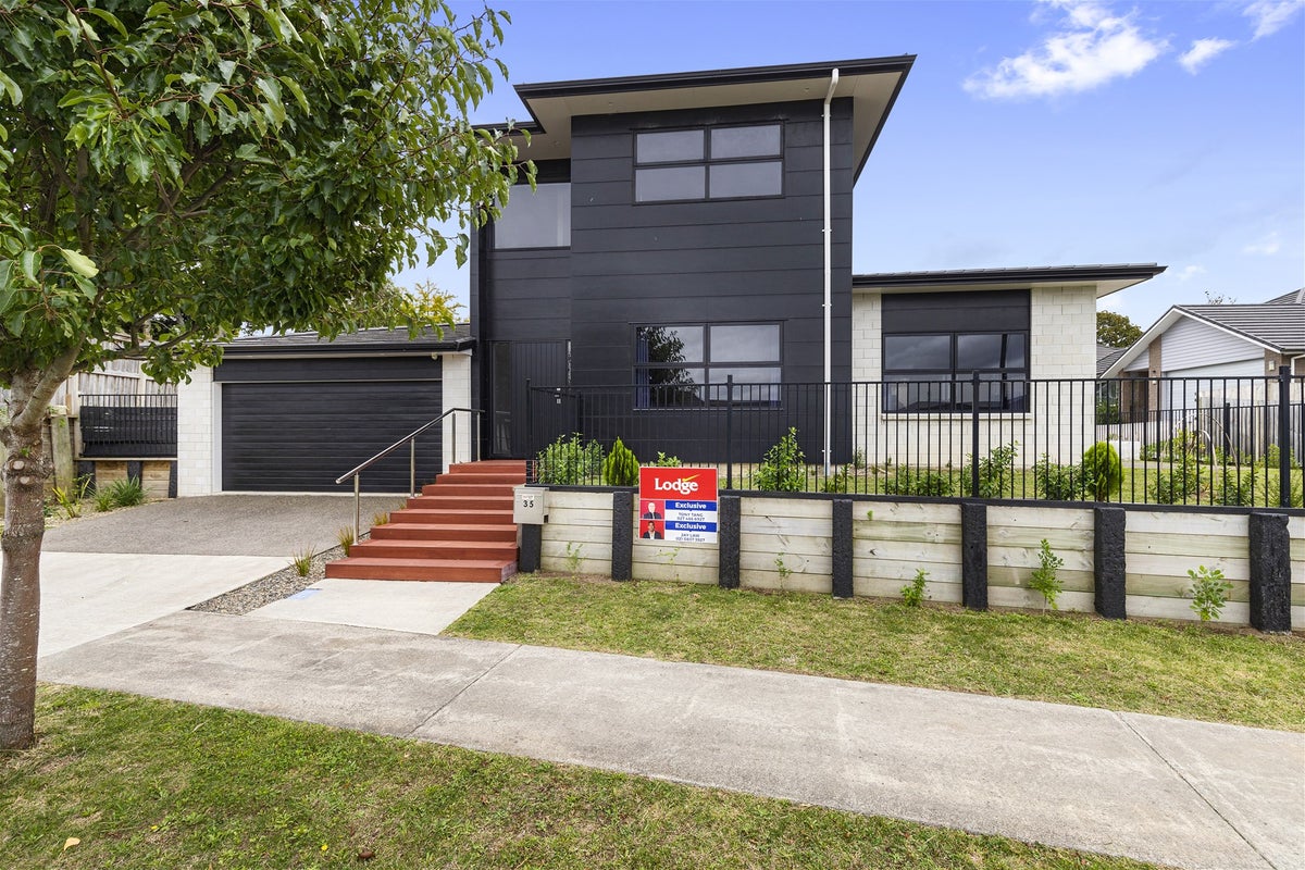 35 Longbow Terrace, Flagstaff, Hamilton - Carousel 1