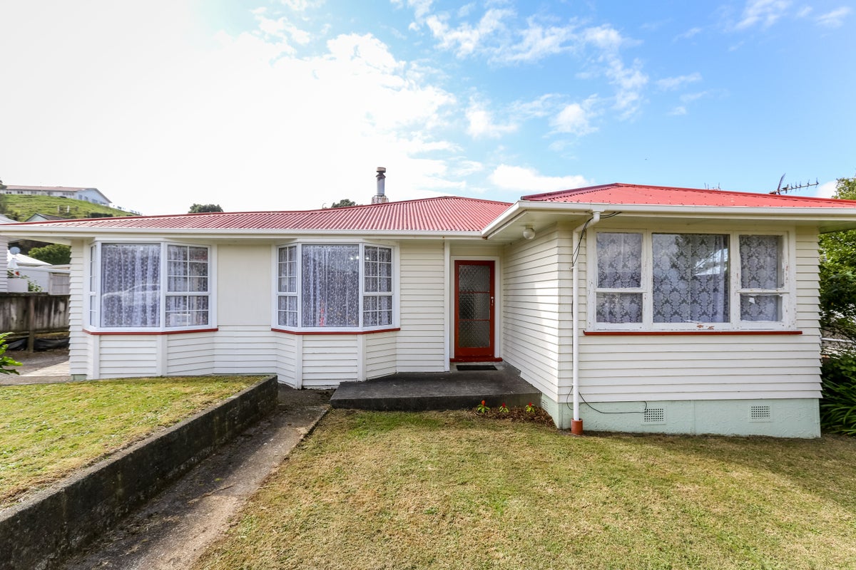 25 Clearmont Crescent, Blagdon, New Plymouth - Carousel 2