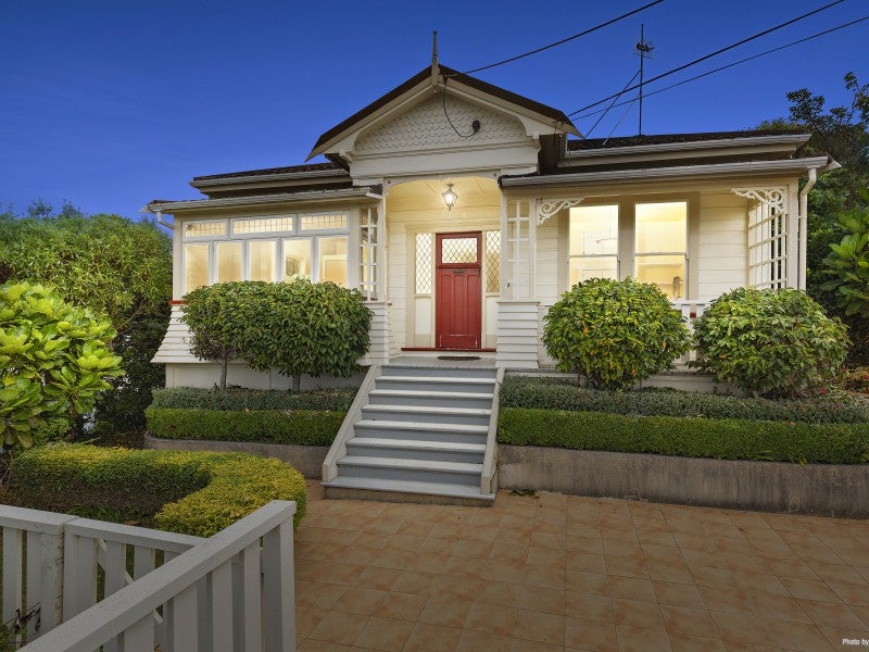 8 Mertoun Terrace, Highbury, Wellington - Carousel 2