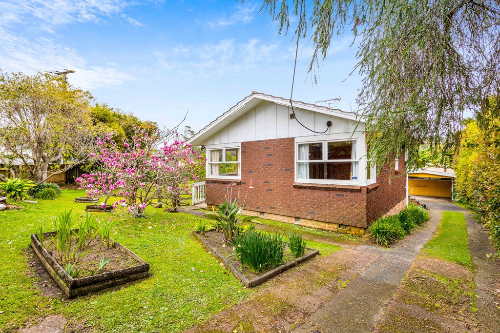 101 Godley Road, Green Bay, Auckland - Carousel 2