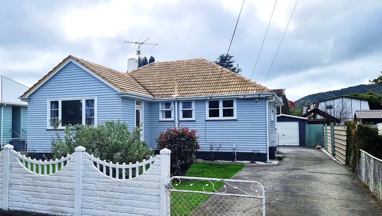 5 Rainey Grove, Taita, Lower Hutt - Carousel 1