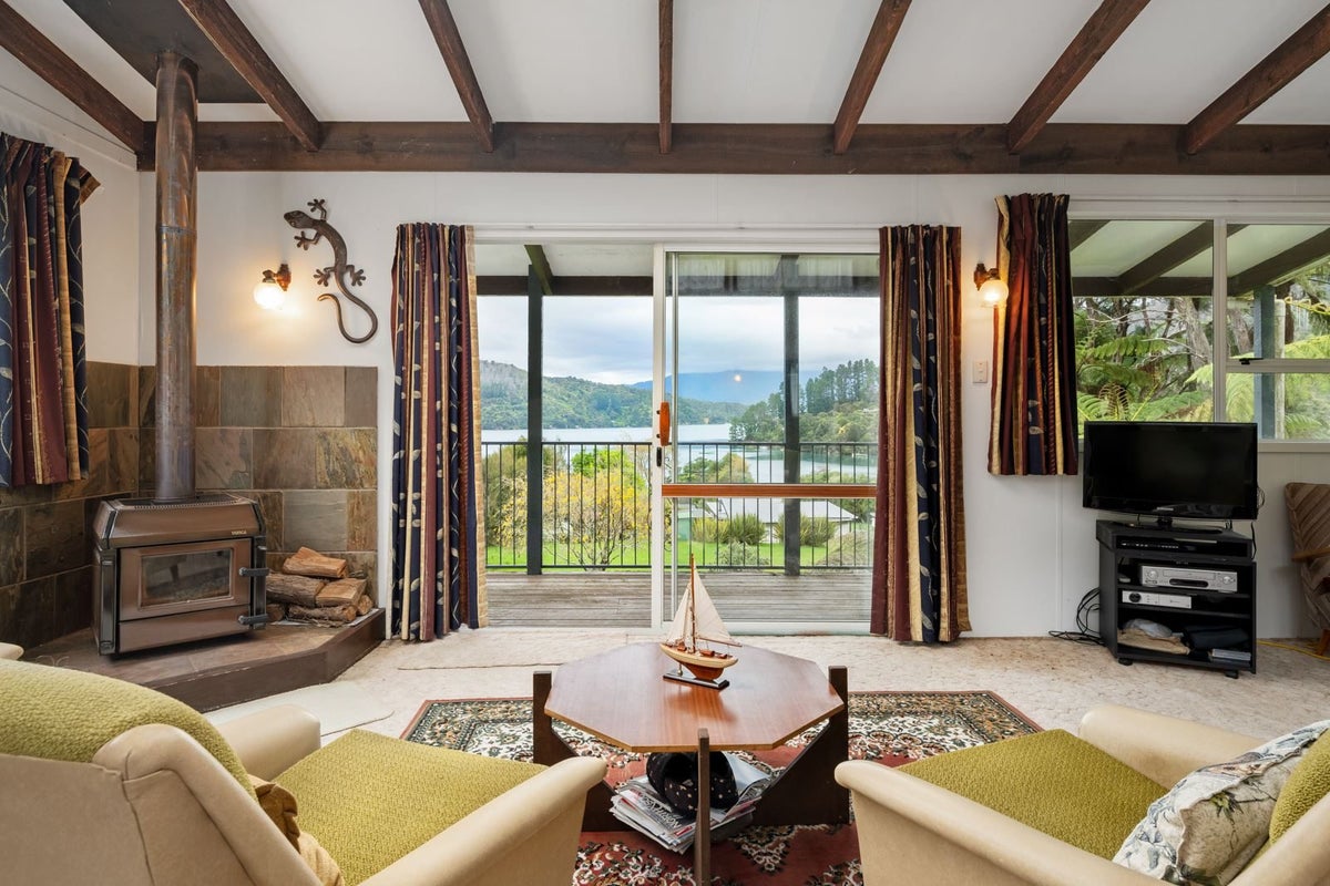 0 West Bay Lochmara, Lochmara Bay, Marlborough Sounds - Carousel 1